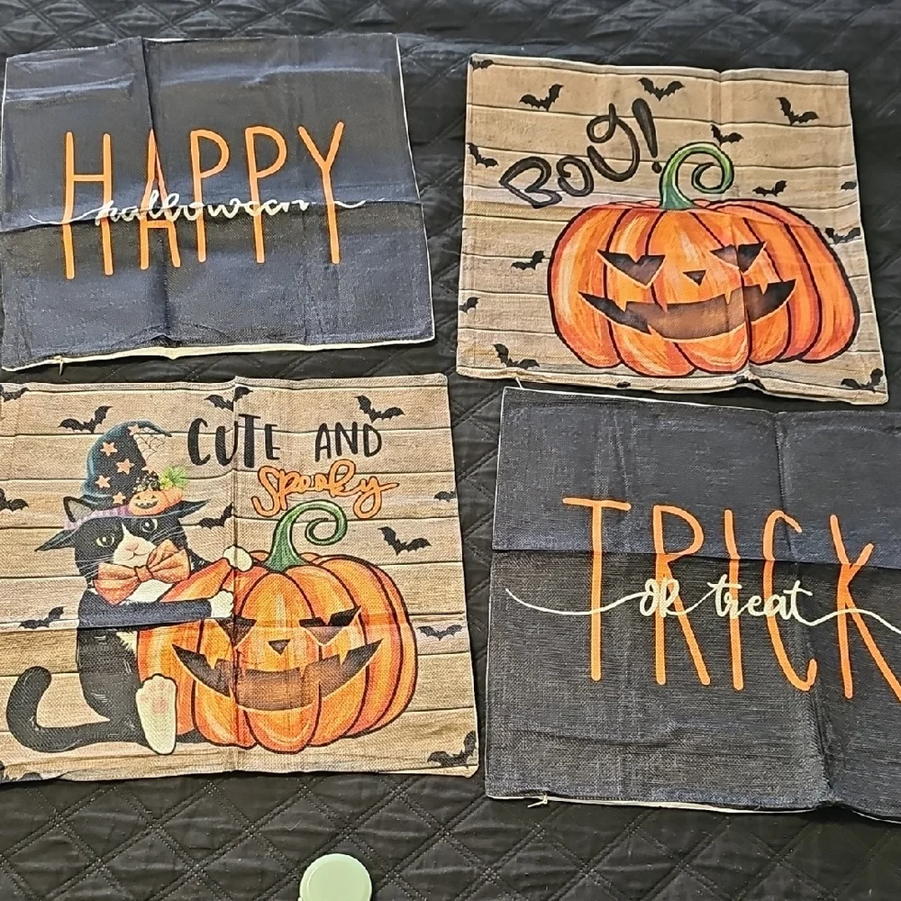 Nwt Halloween Themed Decorative Napkins Set 16x16